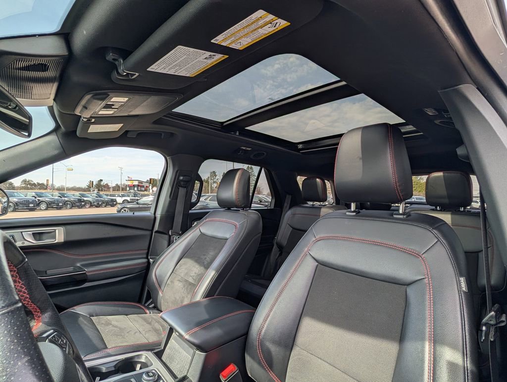 Certified 2023 Ford Explorer ST-Line w/ Class IV Trailer Tow Package image 9