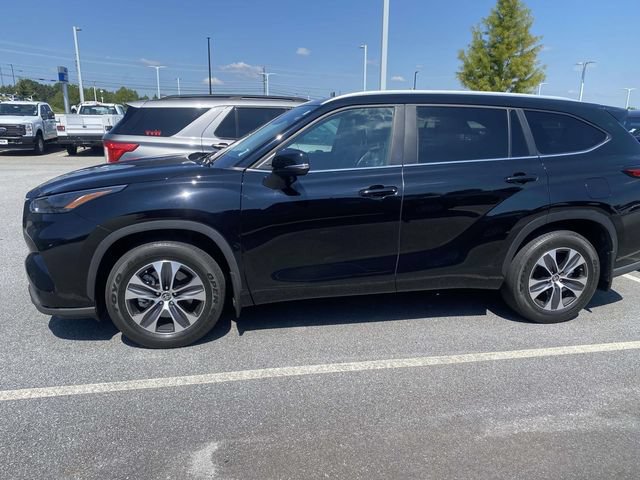 Used 2023 Toyota Highlander XLE FWD image 4