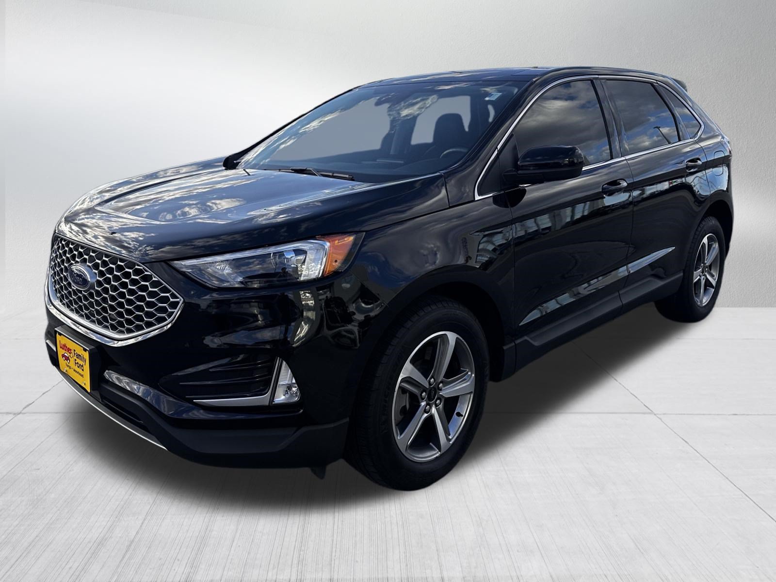 Certified 2024 Ford Edge SEL w/ Convenience Package AWD/4WD image 3