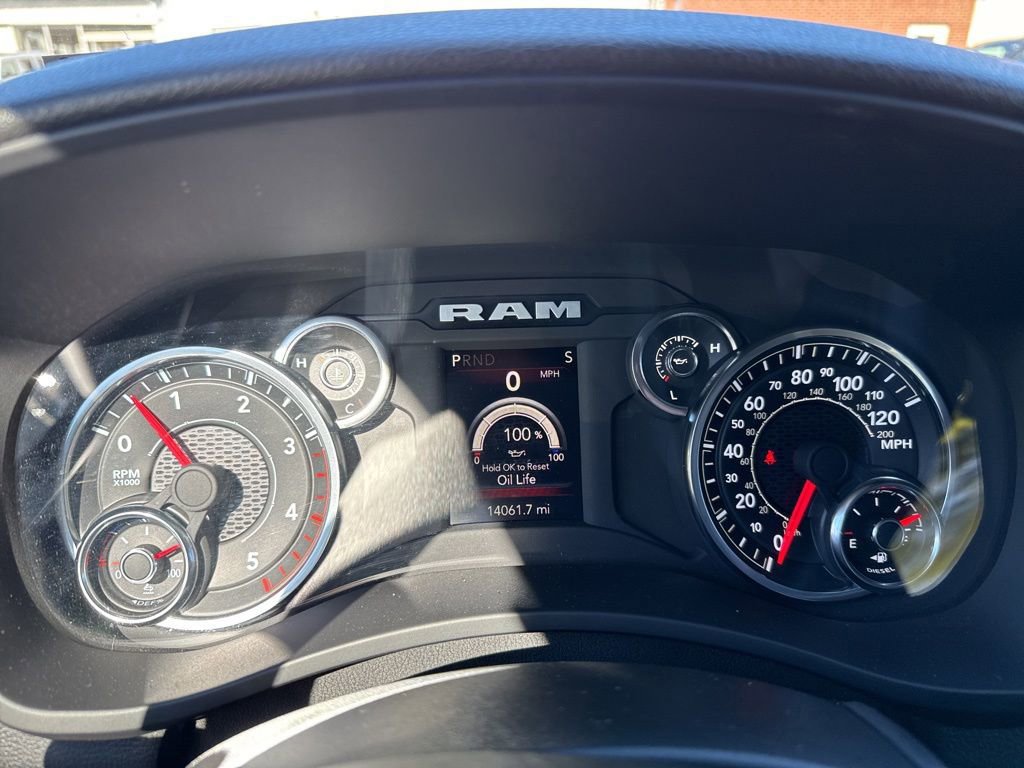 Used 2024 RAM 2500 Tradesman w/ Chrome Appearance Group image 25