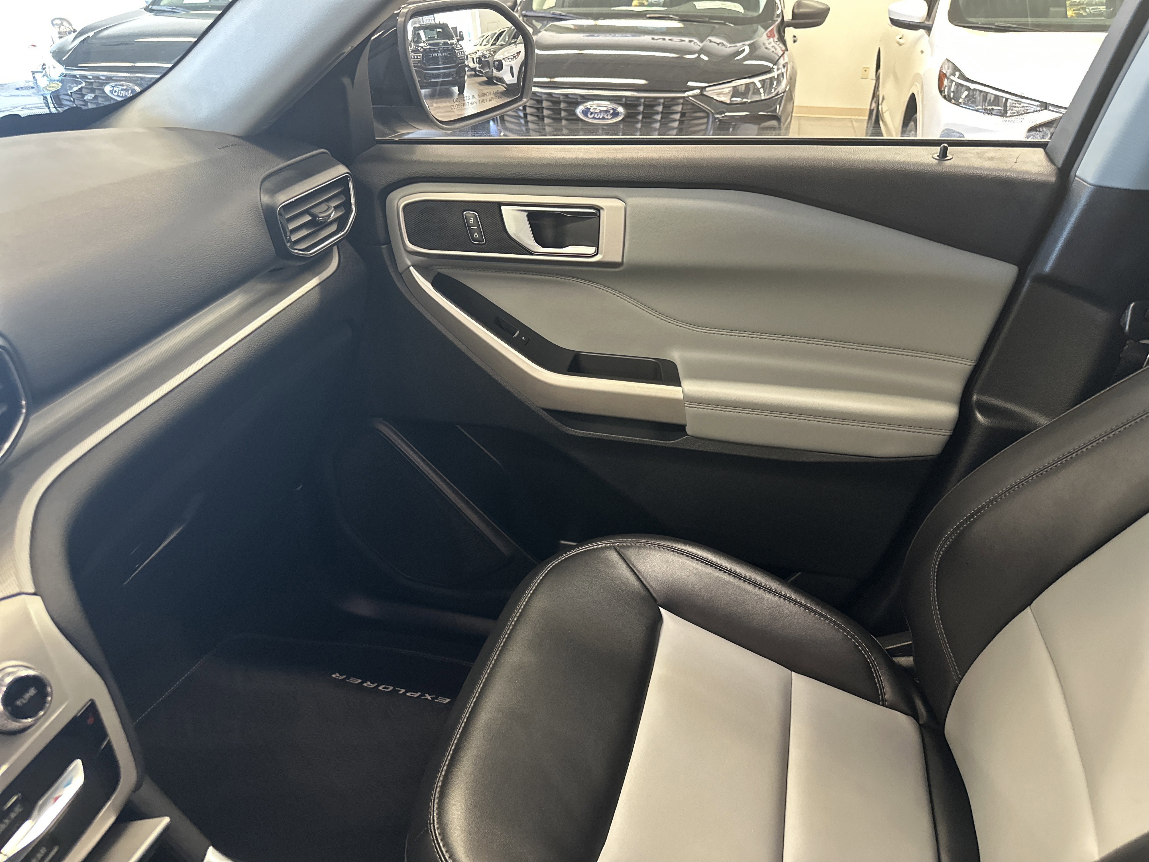 Certified 2022 Ford Explorer XLT w/ Equipment Group 202A image 27