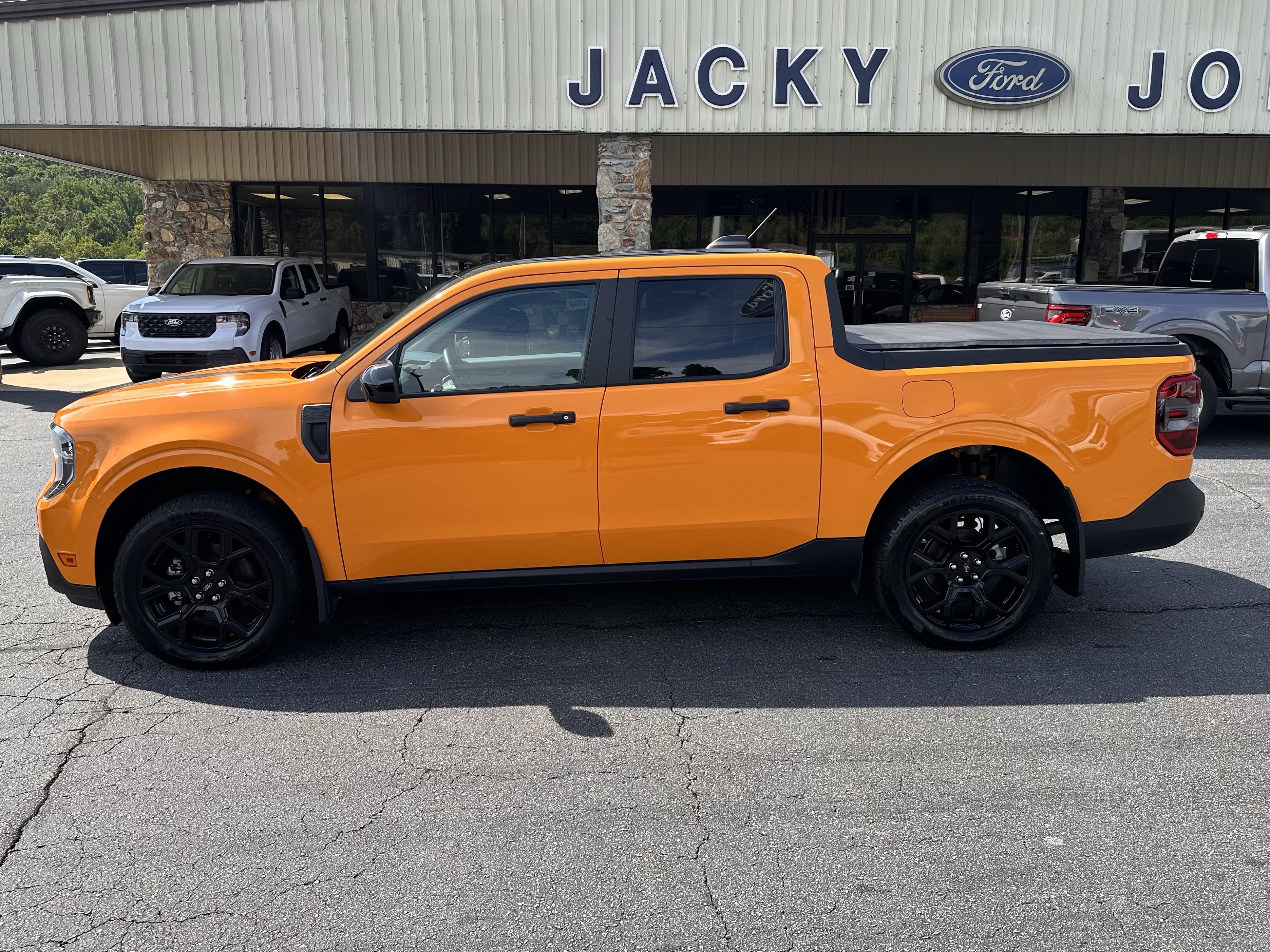 Certified 2026 Ford Maverick XLT w/ XLT Luxury Package AWD/4WD image 1