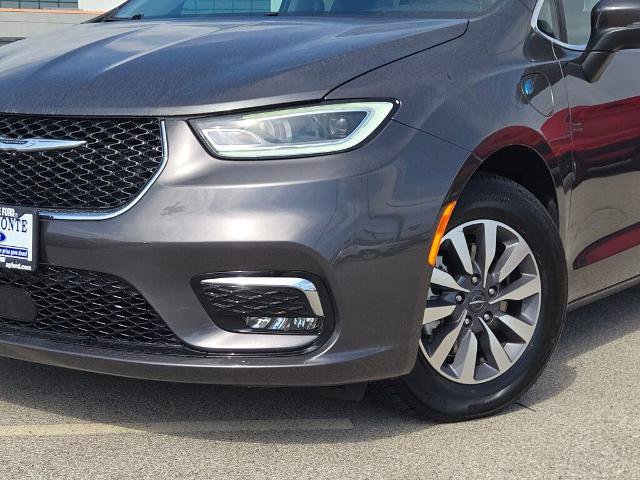 Used 2023 Chrysler Pacifica Touring-L FWD image 3