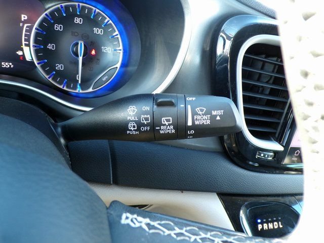 Used 2024 Chrysler Pacifica Touring-L FWD image 20