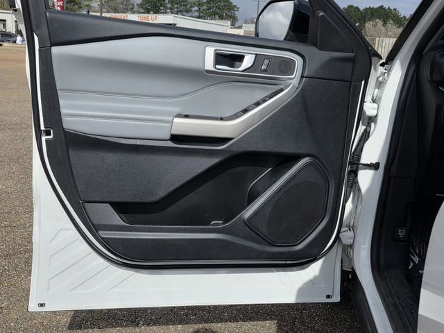 Certified 2022 Ford Explorer XLT w/ Equipment Group 202A image 14