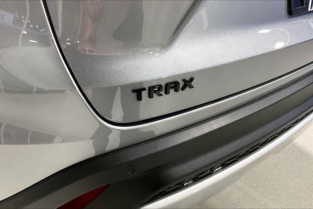 Used 2025 Chevrolet Trax LT w/ Driver Confidence Package image 8