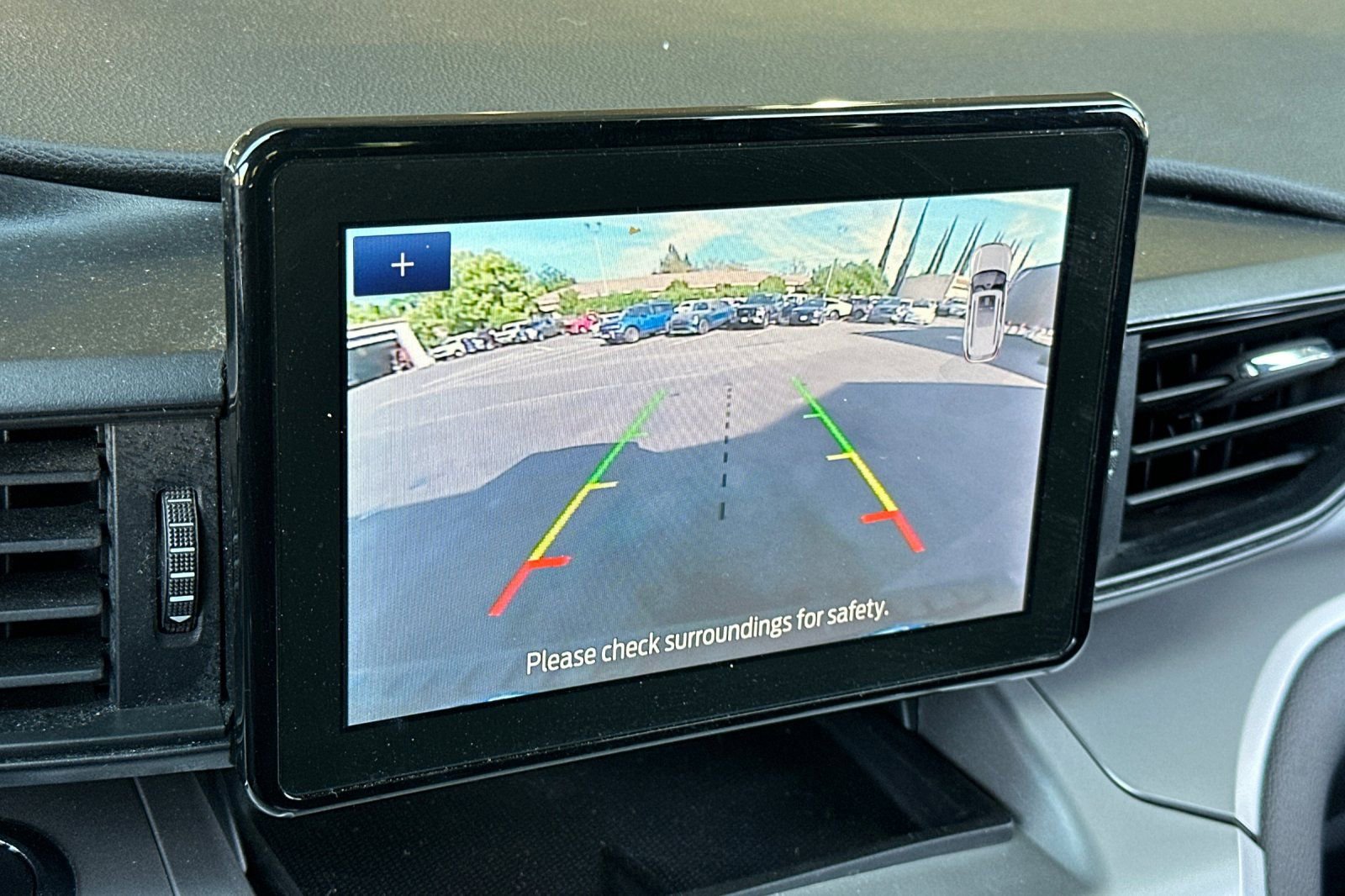 Certified 2022 Ford Explorer XLT RWD image 16