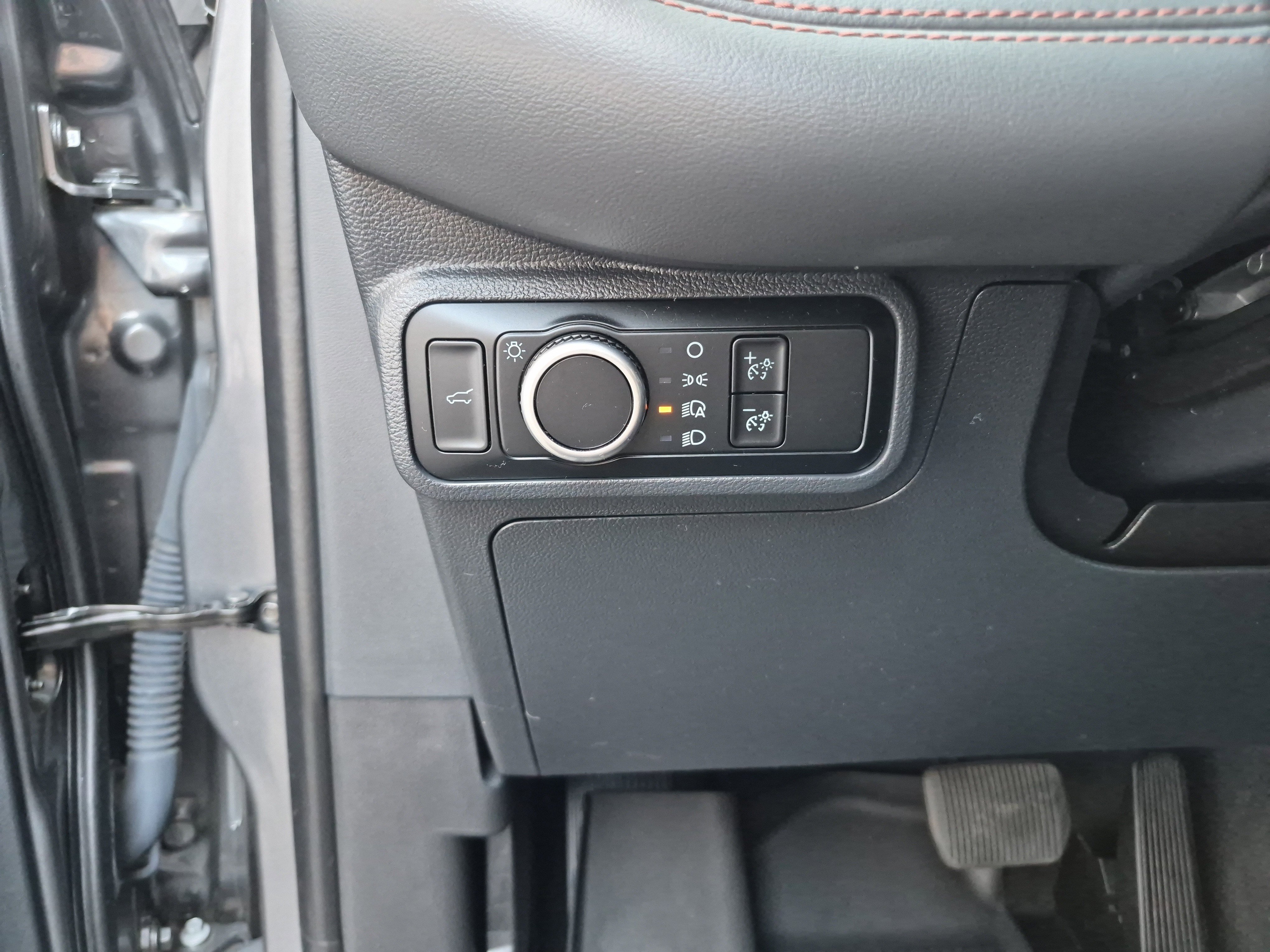 Certified 2025 Ford Explorer Active image 22