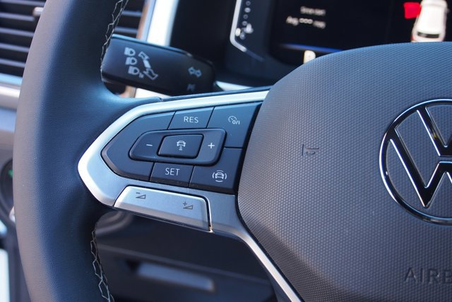 Used 2022 Volkswagen Atlas Cross Sport SE image 22