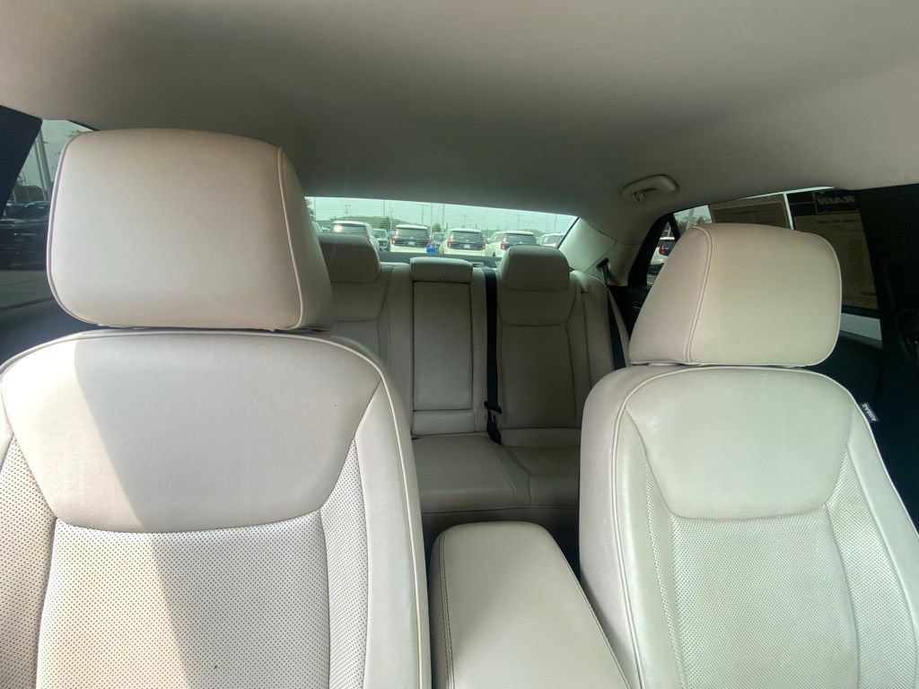 Used 2018 Chrysler 300 Limited AWD/4WD image 29