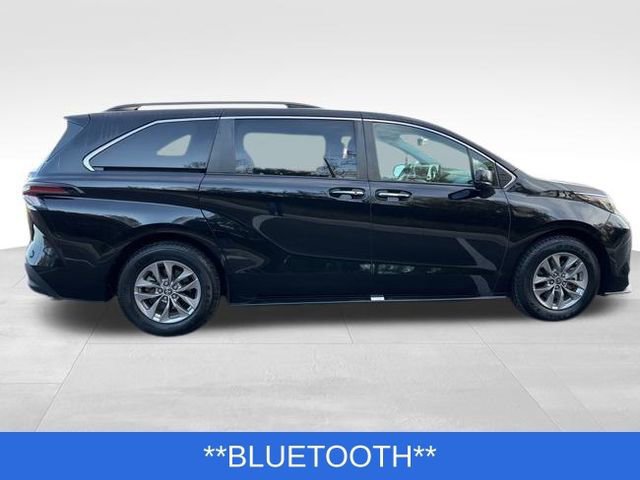 Used 2023 Toyota Sienna XLE image 5