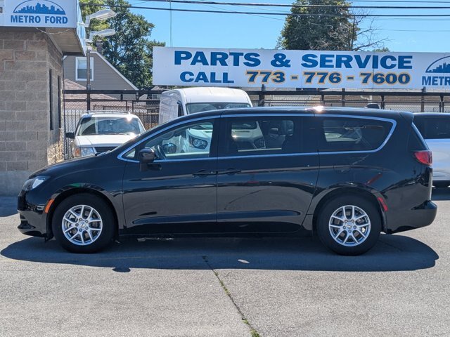 Used 2023 Chrysler Voyager LX FWD image 7
