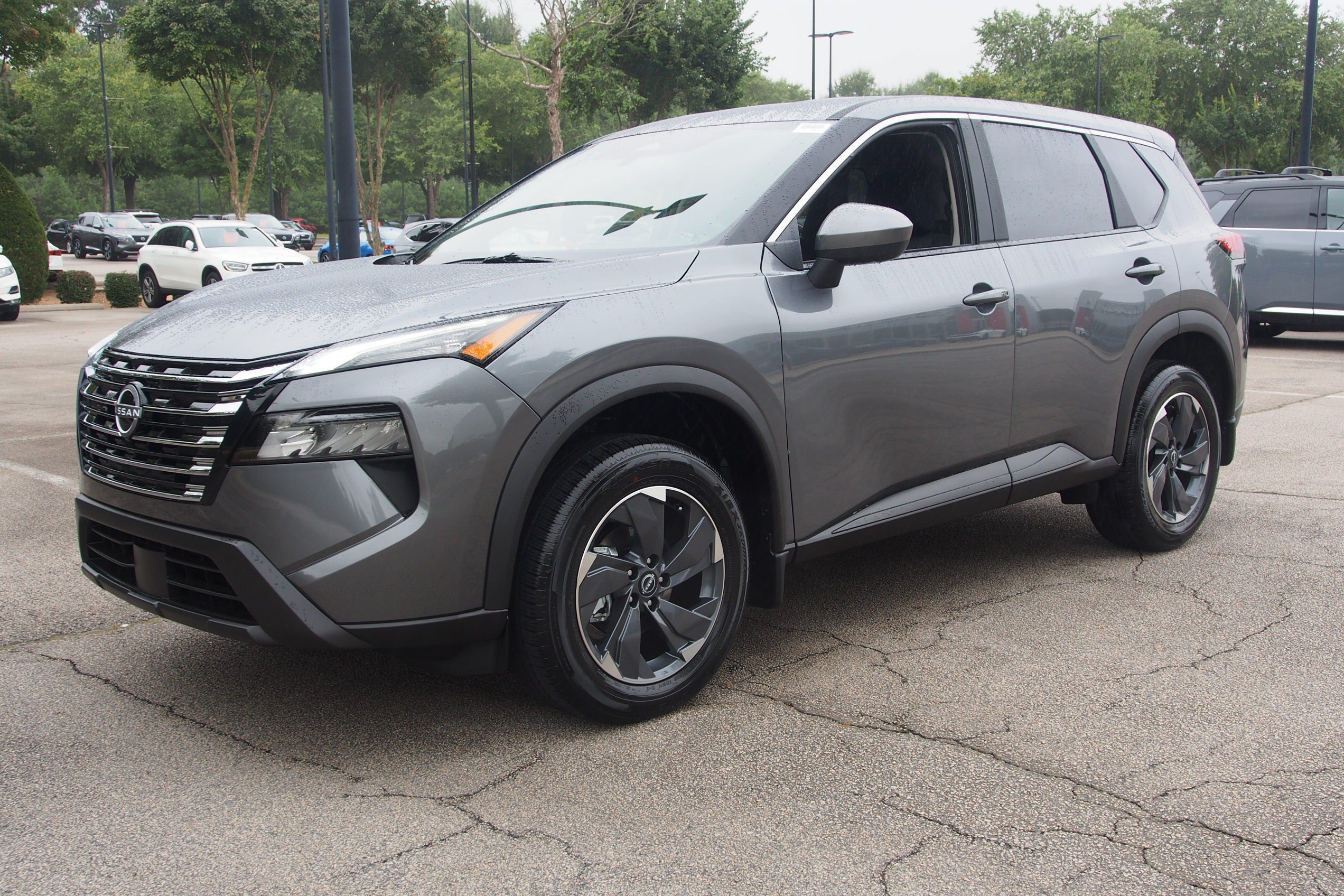 Used 2026 Nissan Rogue SV FWD image 3