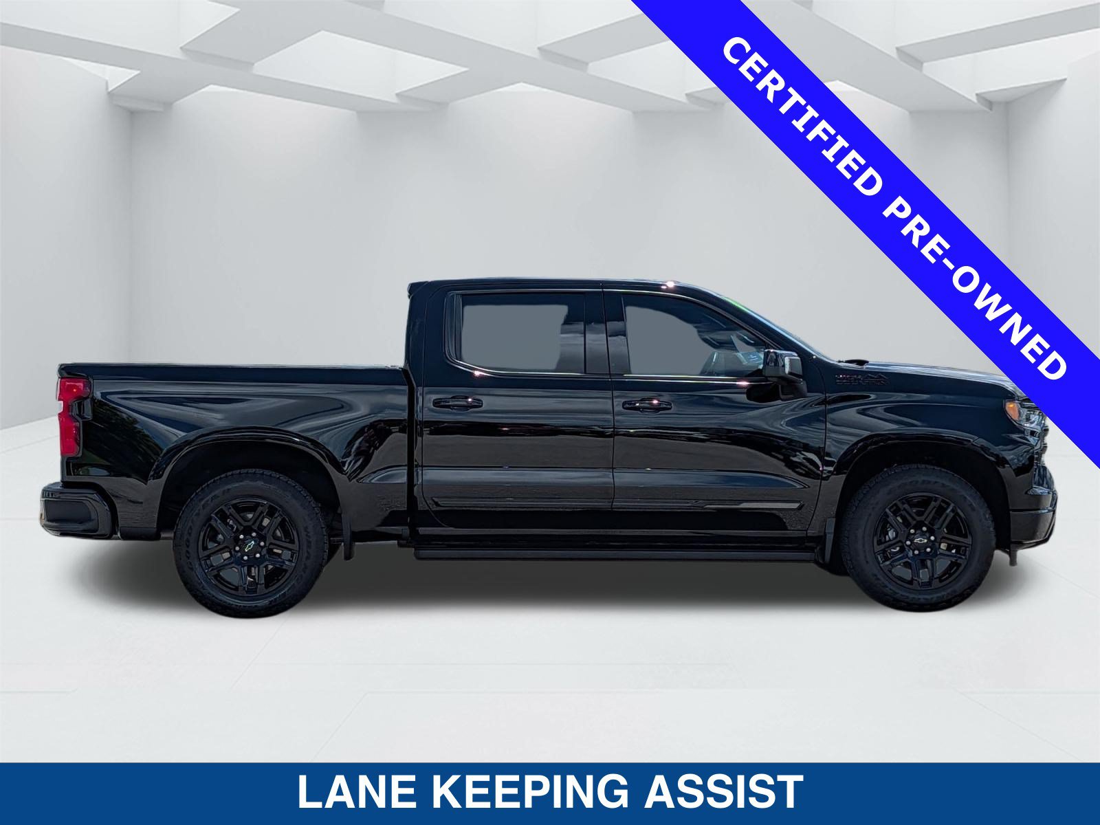 Used 2025 Chevrolet Silverado 1500 High Country w/ Midnight Edition AWD/4WD image 4