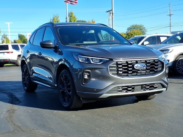 Certified 2024 Ford Escape ST-Line Elite AWD/4WD image 3