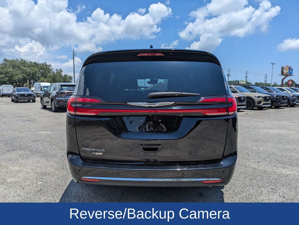 Used 2025 Chrysler Pacifica Select FWD image 5