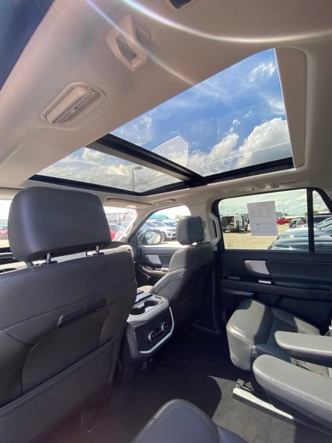 Certified 2025 Ford Expedition Active AWD/4WD image 8