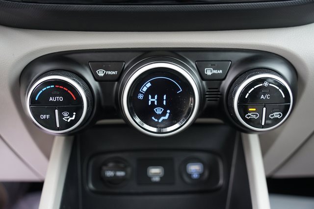 Used 2020 Hyundai Venue SEL image 14