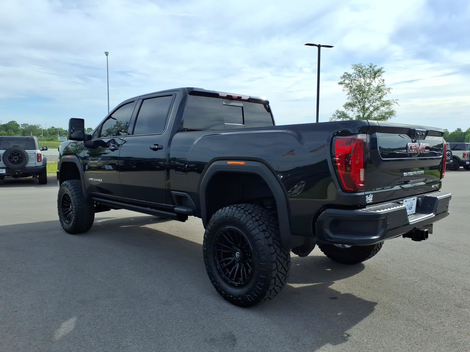 Used 2023 GMC Sierra 2500 AT4 w/ AT4 Premium Plus Package AWD/4WD image 5