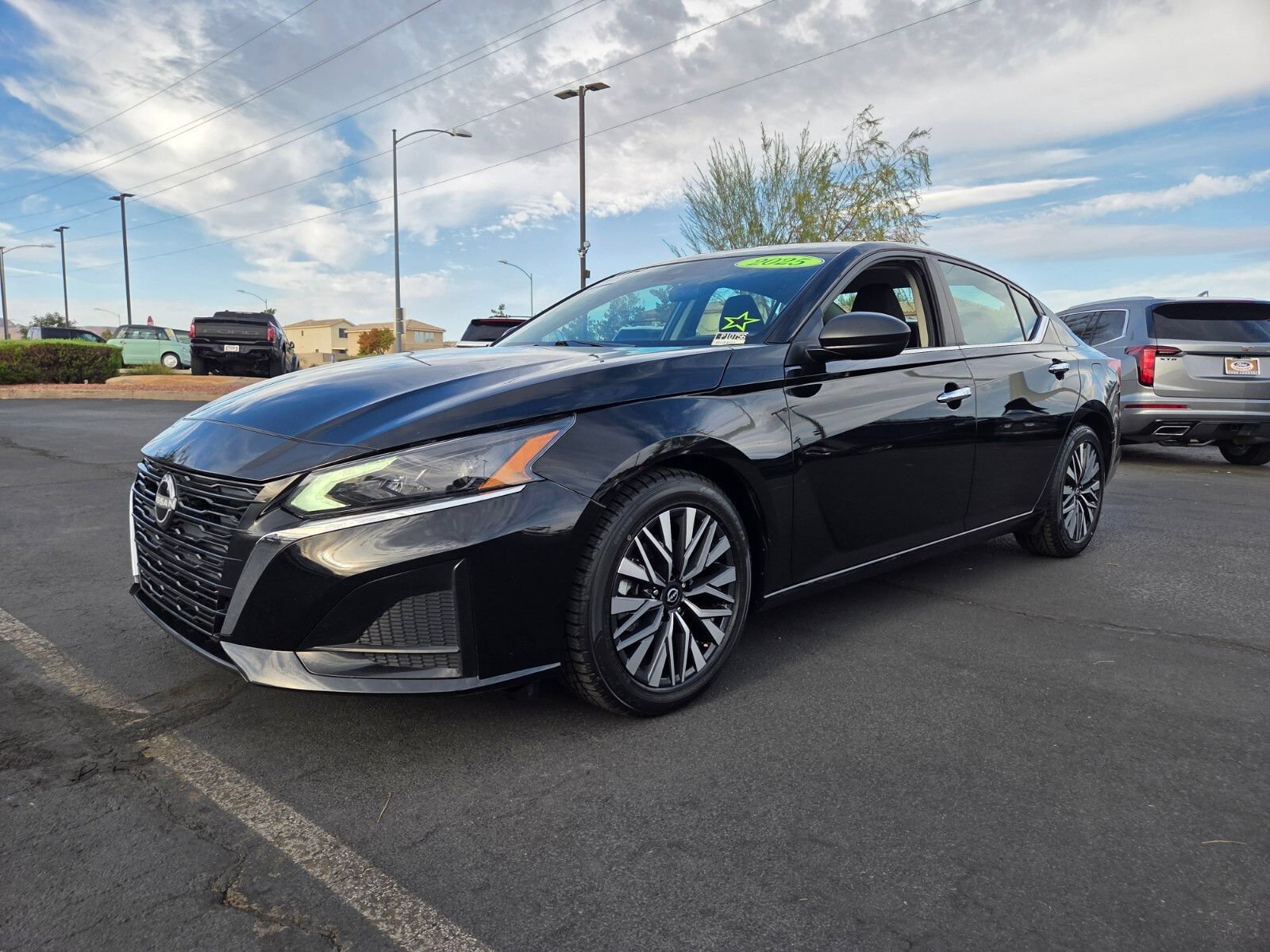 Used 2025 Nissan Altima 2.5 SV FWD image 2