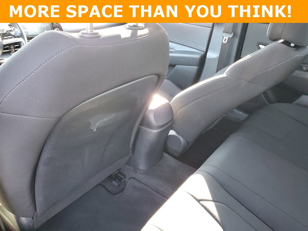 Used 2022 Hyundai Elantra SEL w/ Convenience + Premium Package image 11