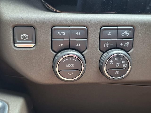 Used 2023 Chevrolet Silverado 1500 LTZ w/ LTZ Premium Package AWD/4WD image 22