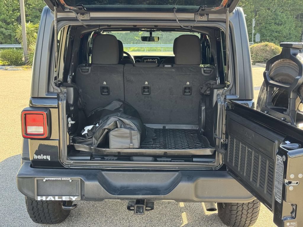 Used 2022 Jeep Wrangler Unlimited Sport AWD/4WD image 17