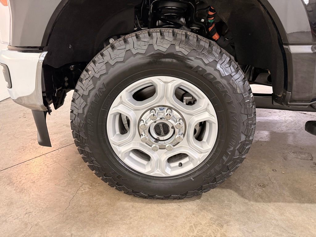 Certified 2025 Ford F250 XLT w/ FX4 Off-Road Package image 15