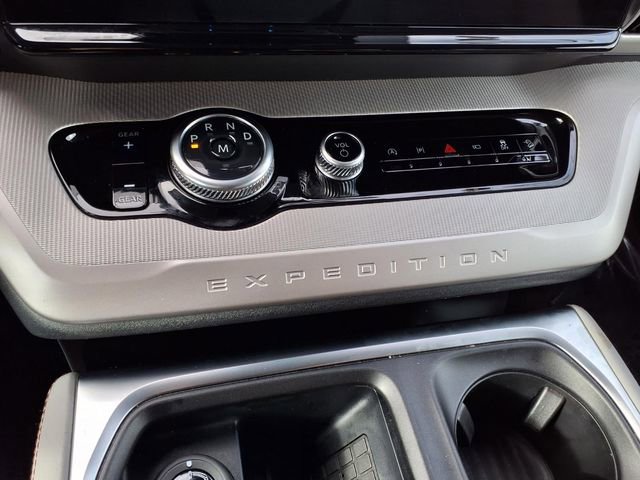 Certified 2025 Ford Expedition Active AWD/4WD image 19