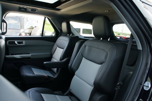 Certified 2022 Ford Explorer XLT w/ Equipment Group 202A AWD/4WD image 30