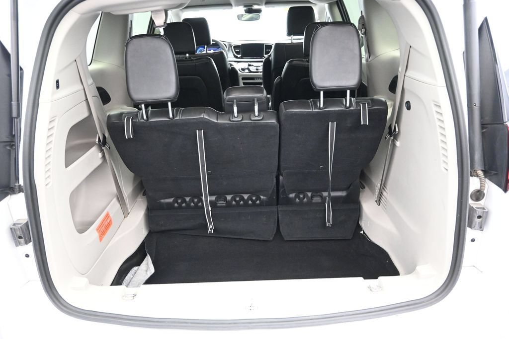Used 2024 Chrysler Pacifica Touring-L FWD image 15
