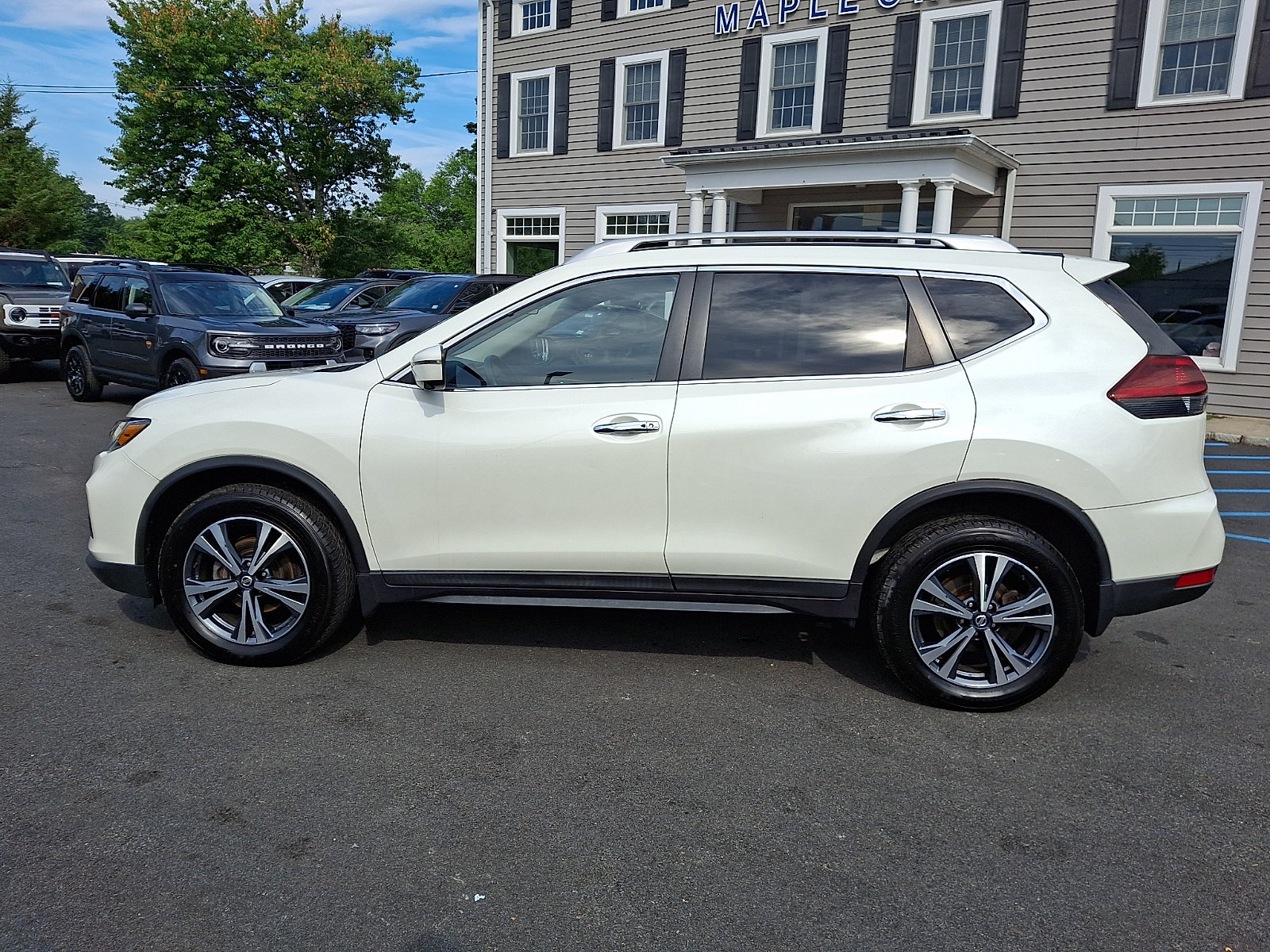 Used 2019 Nissan Rogue SV w/ Premium Package AWD/4WD image 8