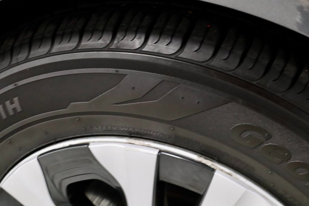 Used 2021 Toyota Prius Prime LE image 20