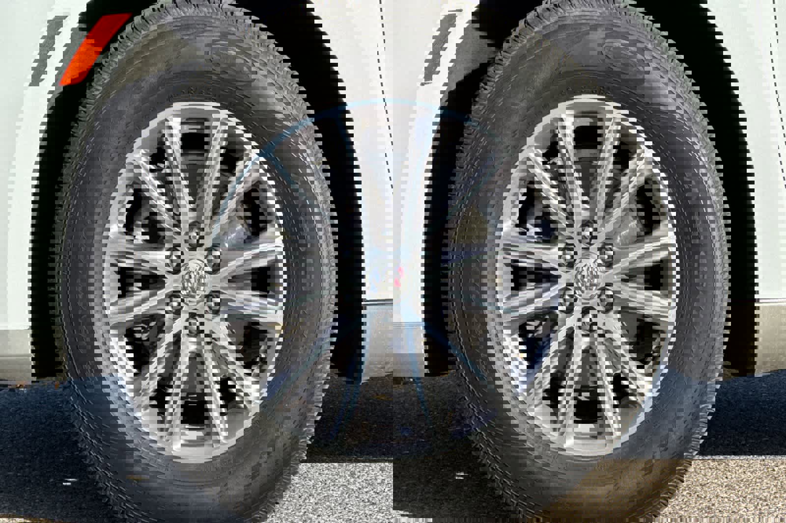 Used 2024 Buick Enclave Premium image 27