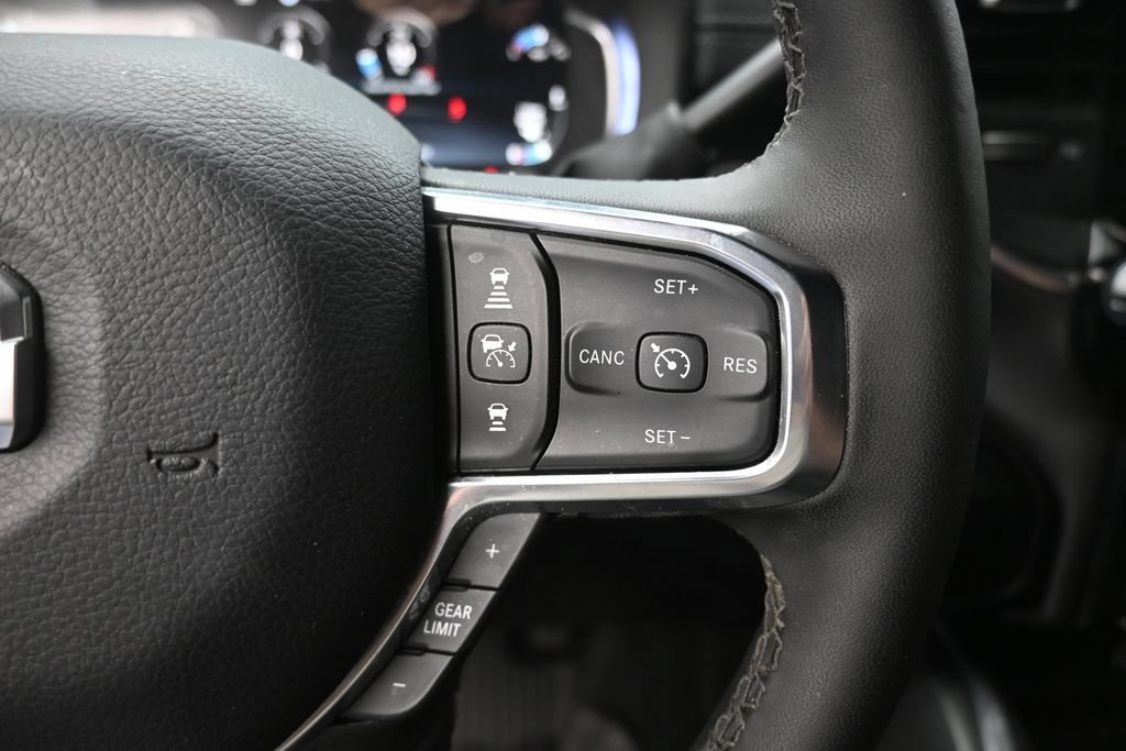 Used 2025 RAM 2500 Laramie AWD/4WD image 7
