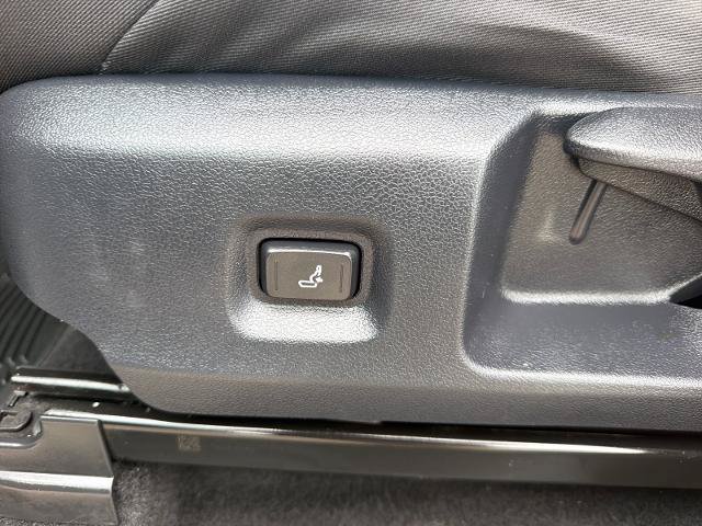 Used 2025 Toyota Tacoma SR RWD image 15