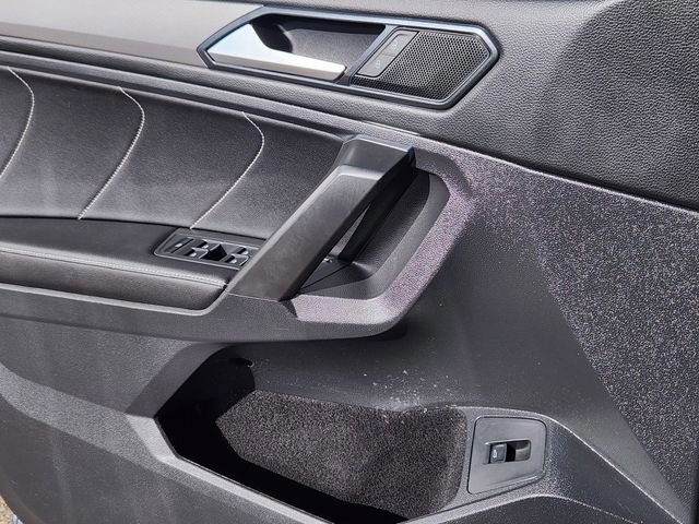Used 2022 Volkswagen Tiguan SE image 11