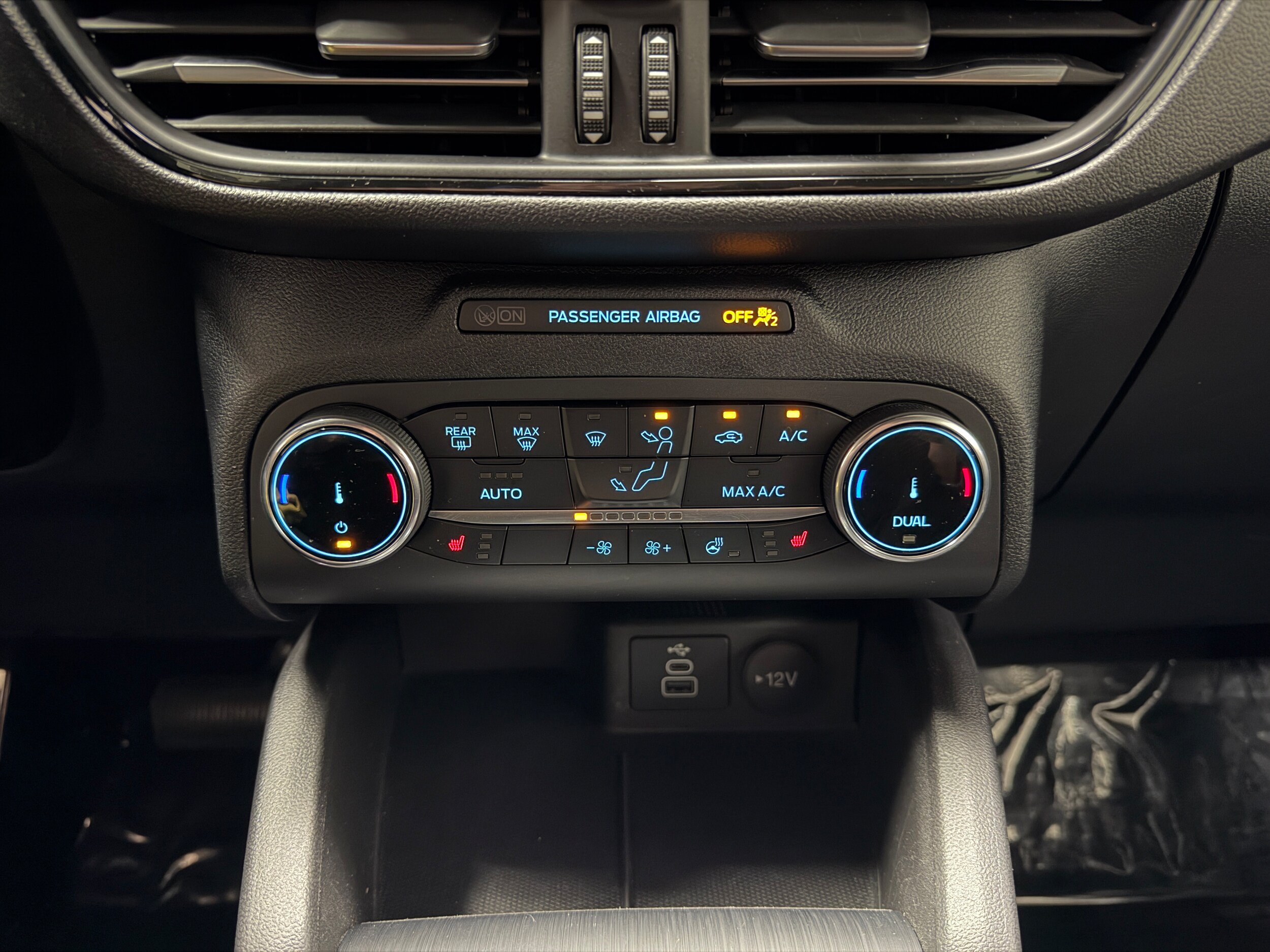 Certified 2025 Ford Escape ST-Line Select AWD/4WD image 23