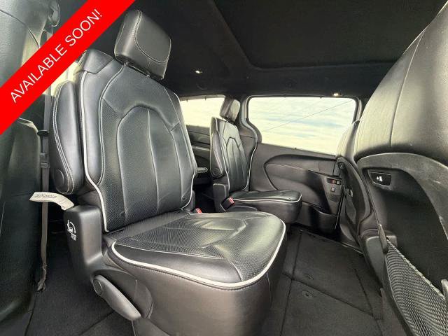 Used 2025 Chrysler Pacifica Limited FWD image 20