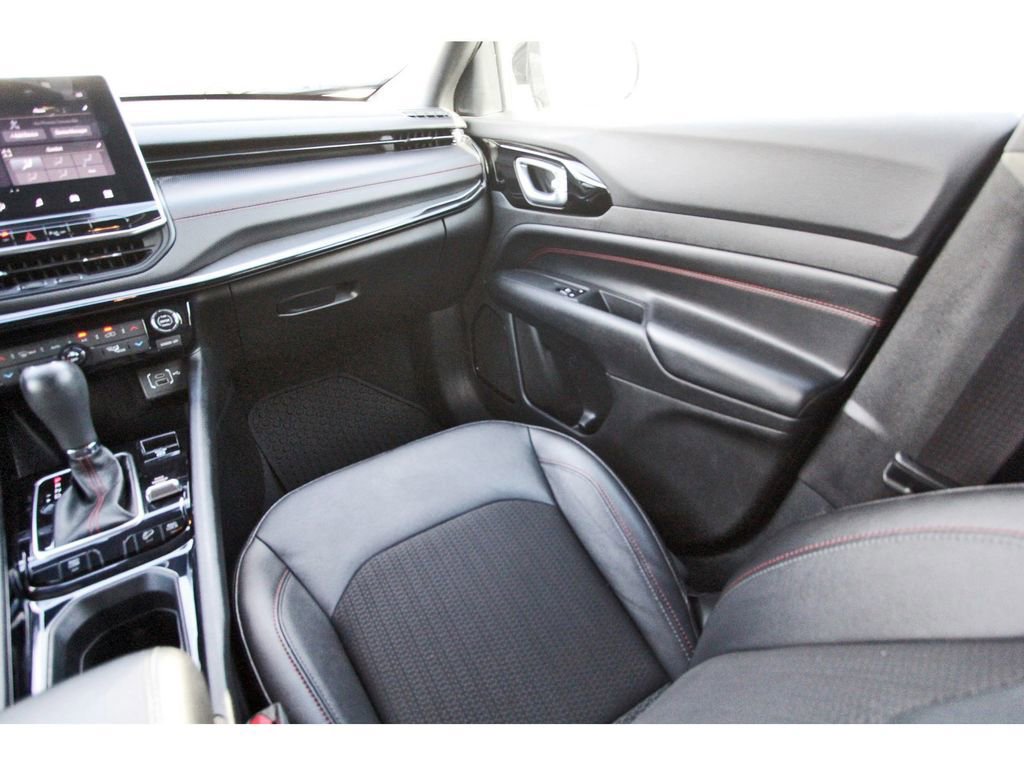 Used 2023 Jeep Compass Trailhawk image 13