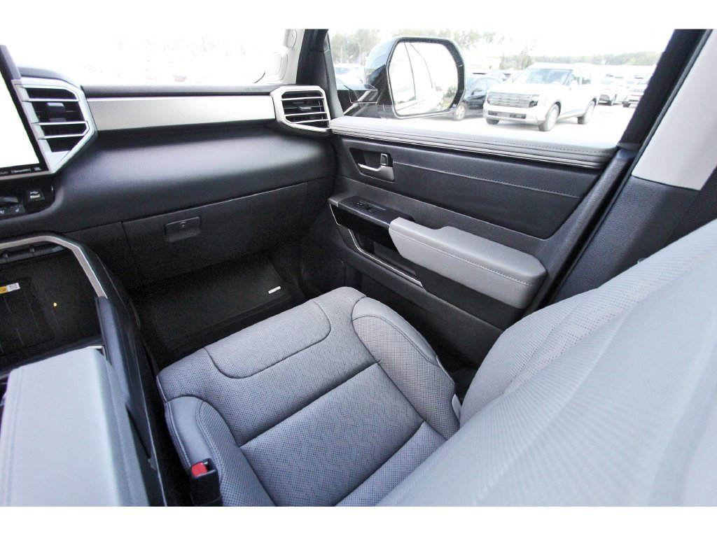Used 2024 Toyota Tundra Limited AWD/4WD image 12