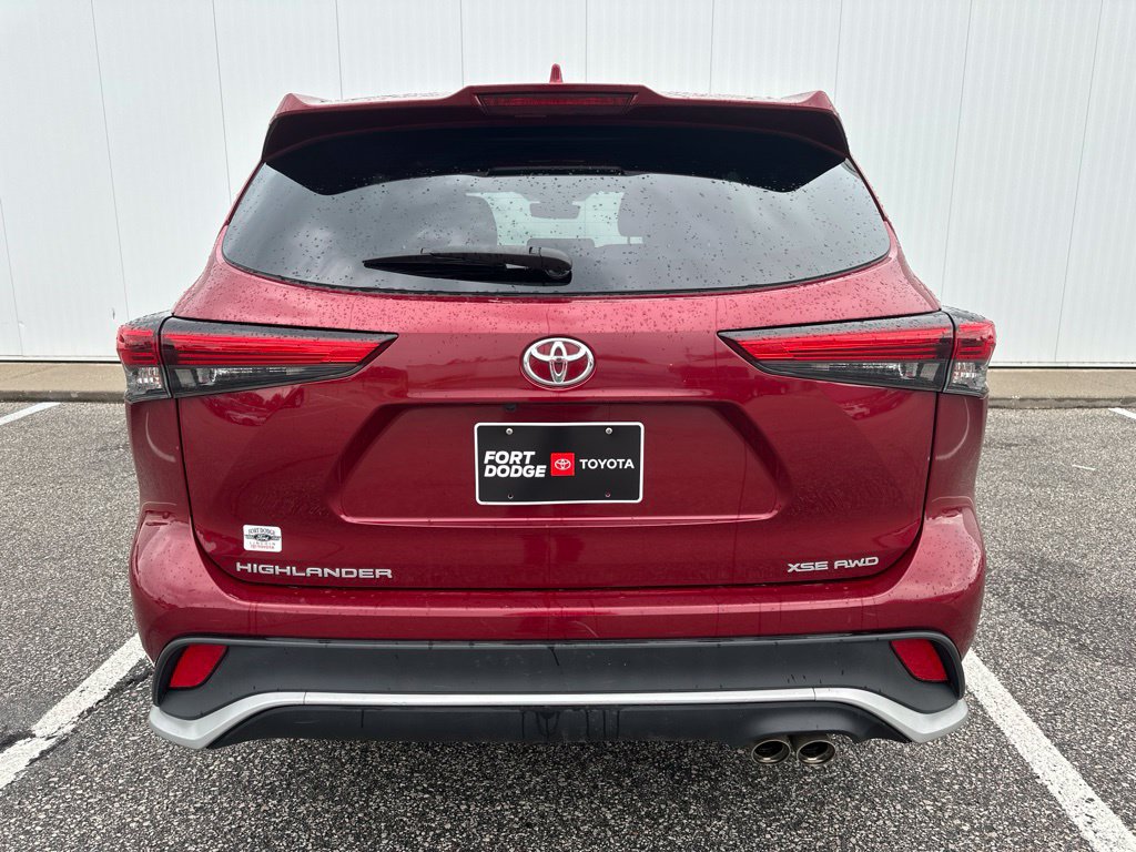 Used 2021 Toyota Highlander XSE AWD/4WD image 6