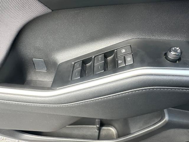 Used 2023 Toyota Highlander L FWD image 27