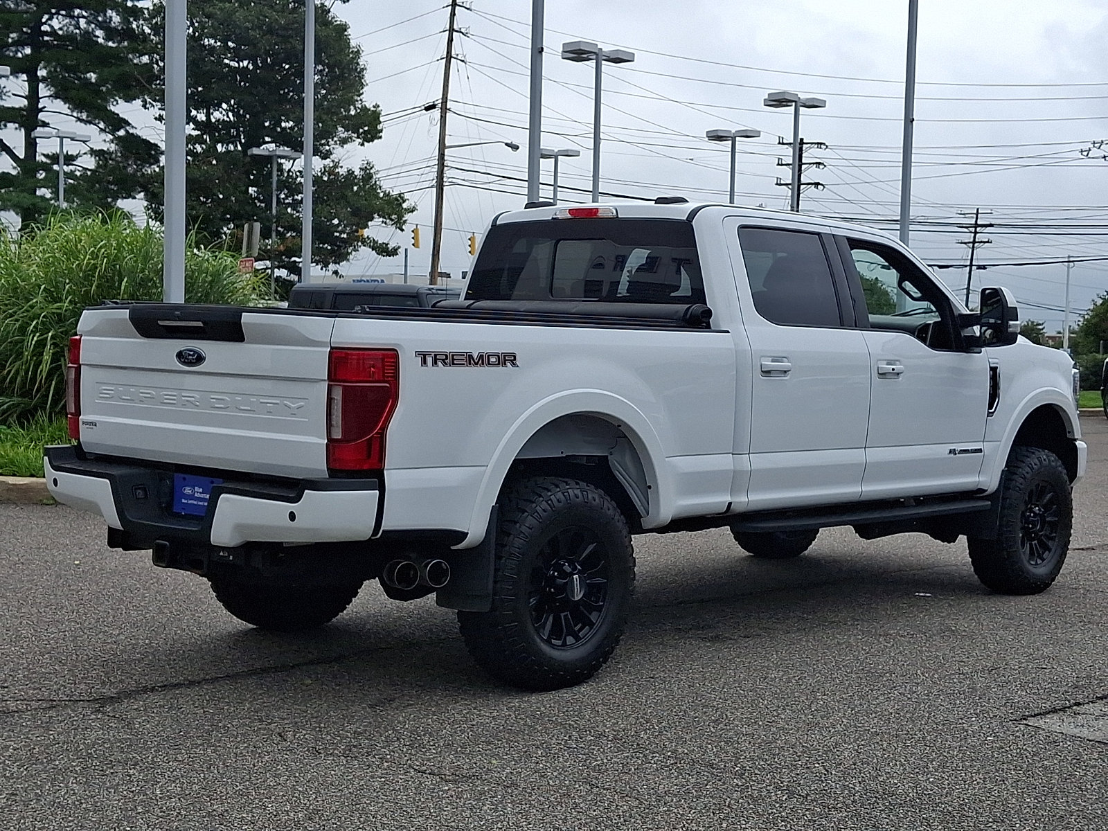Certified 2022 Ford F350 Lariat w/ Tremor Off-Road Package AWD/4WD image 11
