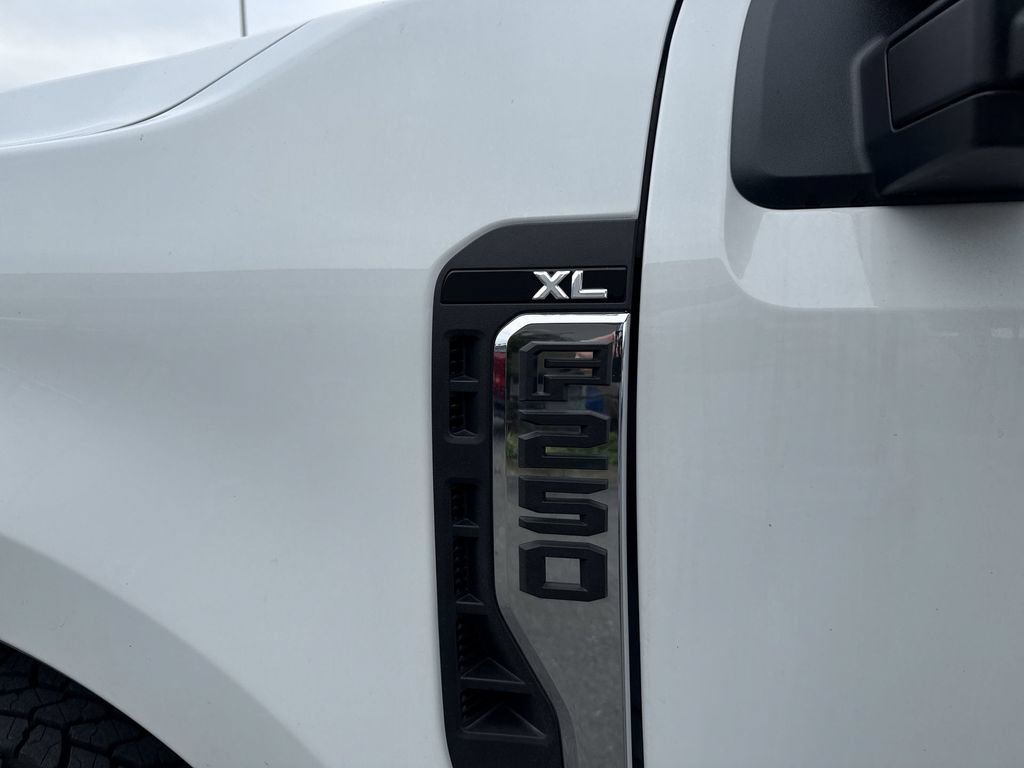 Certified 2025 Ford F250 XL w/ XL Chrome Package RWD image 7