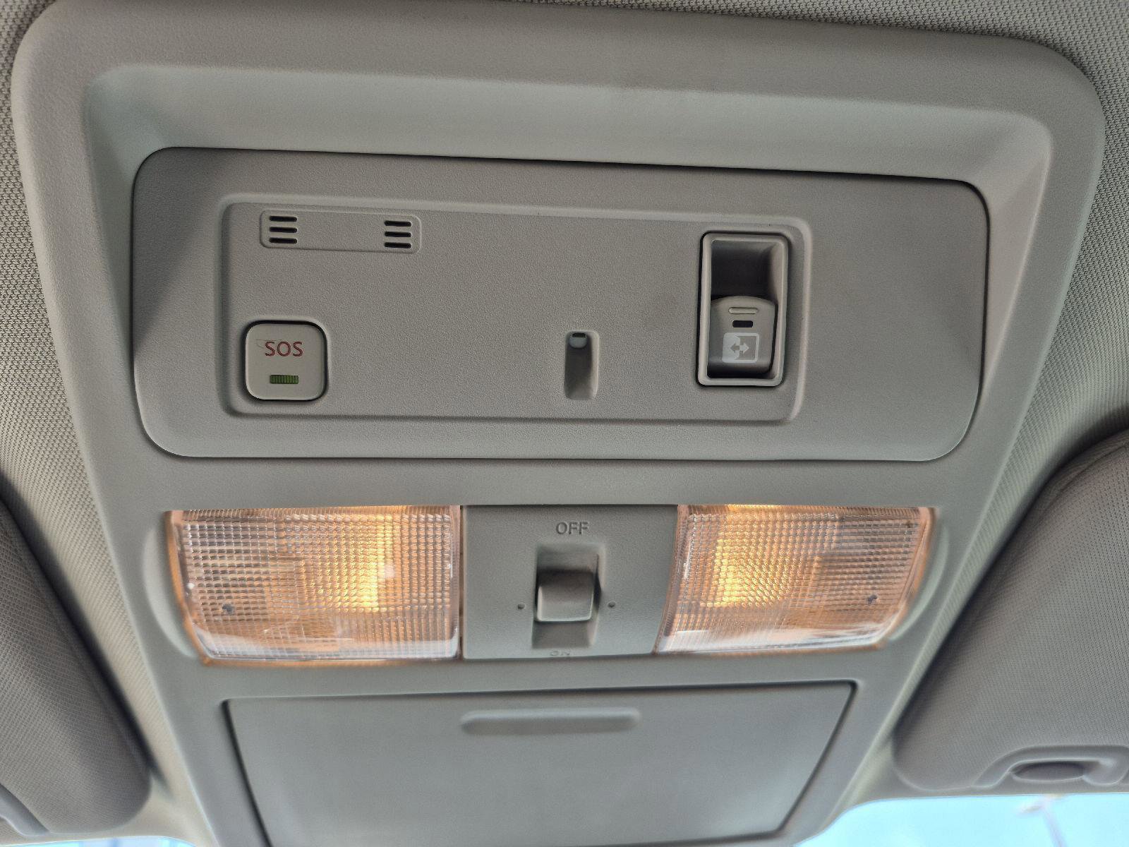 Used 2020 Nissan Titan SV w/ SV Convenience Package image 15