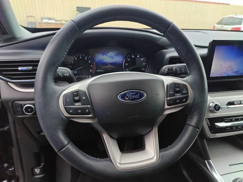 Certified 2023 Ford Explorer XLT w/ Equipment Group 202A RWD image 8
