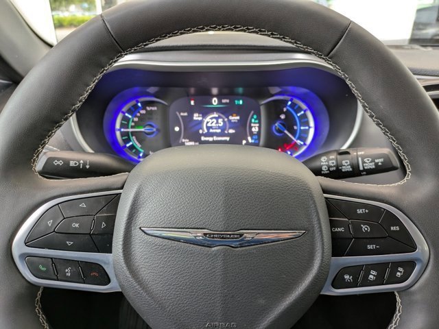 Used 2025 Chrysler Pacifica Select image 23