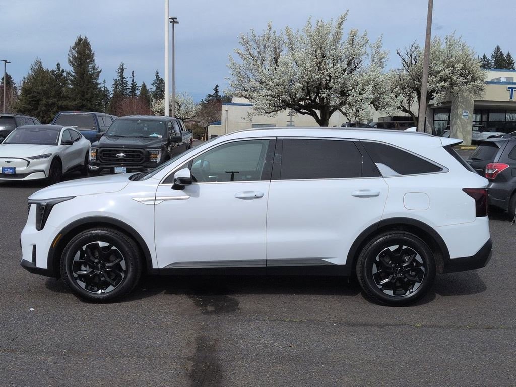 Used 2025 Kia Sorento S w/ Panoramic Sunroof Package image 2