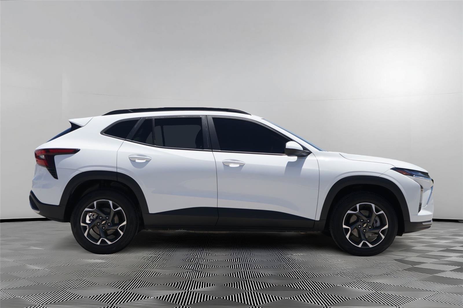 Used 2024 Chevrolet Trax LT FWD image 4
